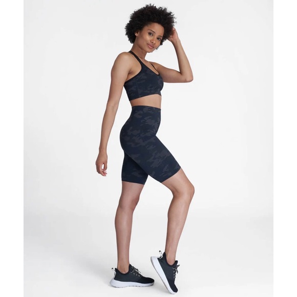 New SPANX Look at Me Now Biker Shorts in Black Camo Size Large - Picture 3 of 9